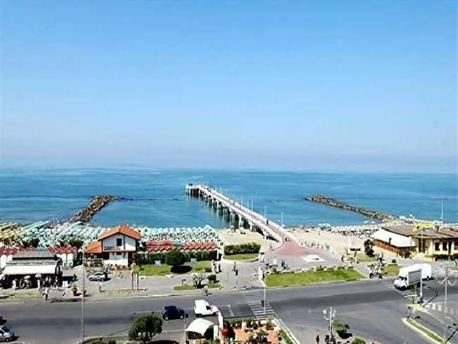 Immagine 16 di Appartamento in vendita  a Massa