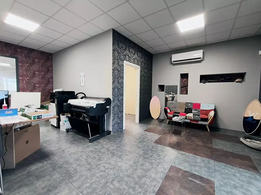 Immagine 14 di Attività artigianale in vendita  a Carrara