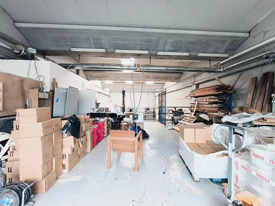 Immagine 9 di Attività artigianale in vendita  a Carrara