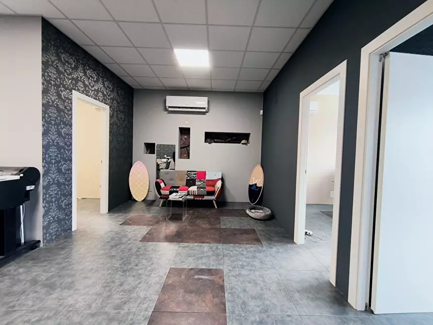 Immagine 13 di Attività artigianale in vendita  a Carrara