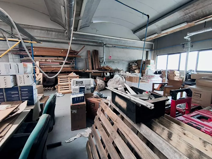 Immagine 6 di Attività artigianale in vendita  a Carrara