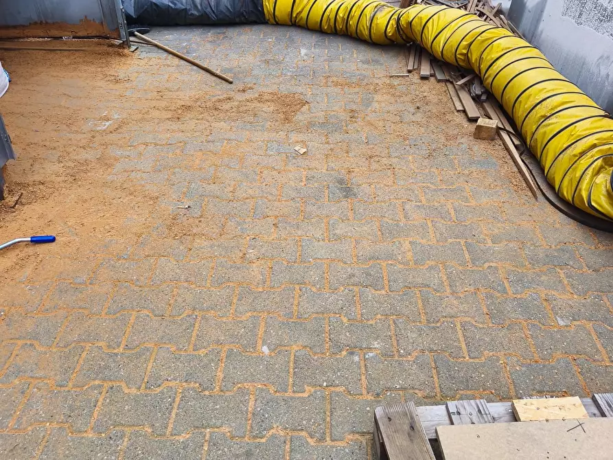 Immagine 5 di Attività artigianale in vendita  a Carrara