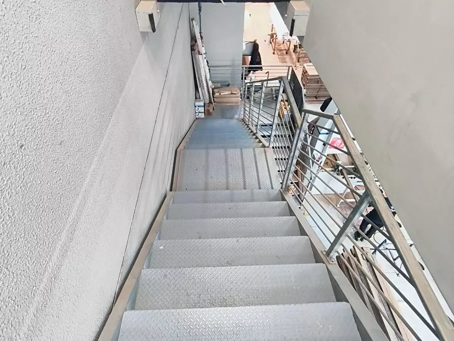 Immagine 12 di Attività artigianale in vendita  a Carrara