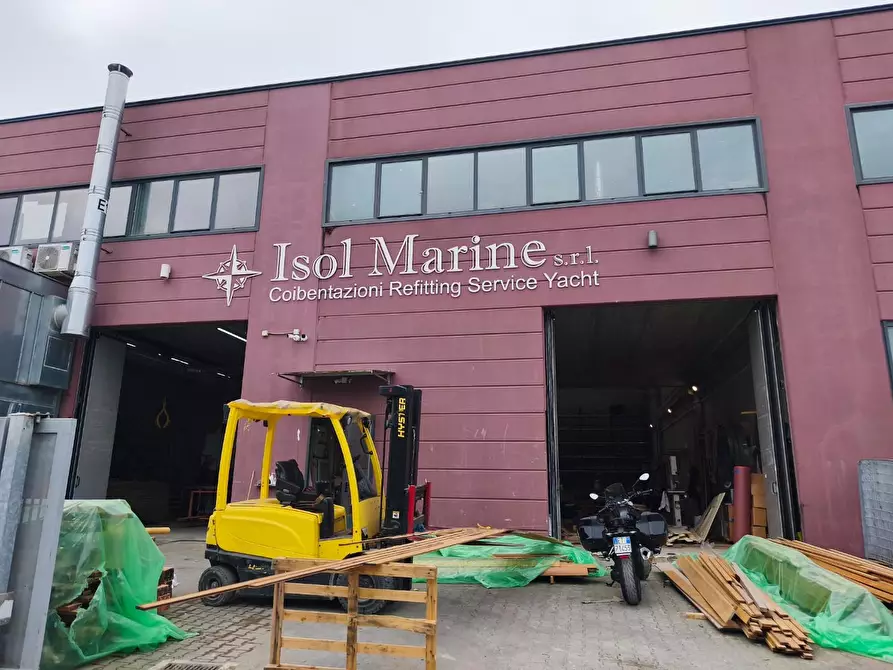 Immagine 1 di Attività artigianale in vendita  a Carrara