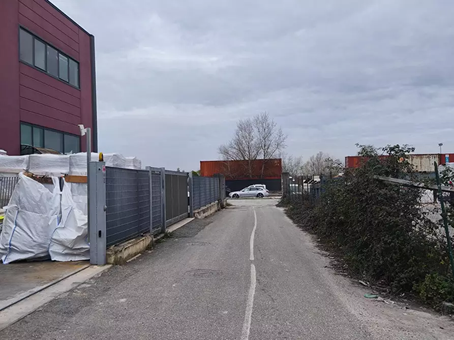 Immagine 3 di Attività artigianale in vendita  a Carrara