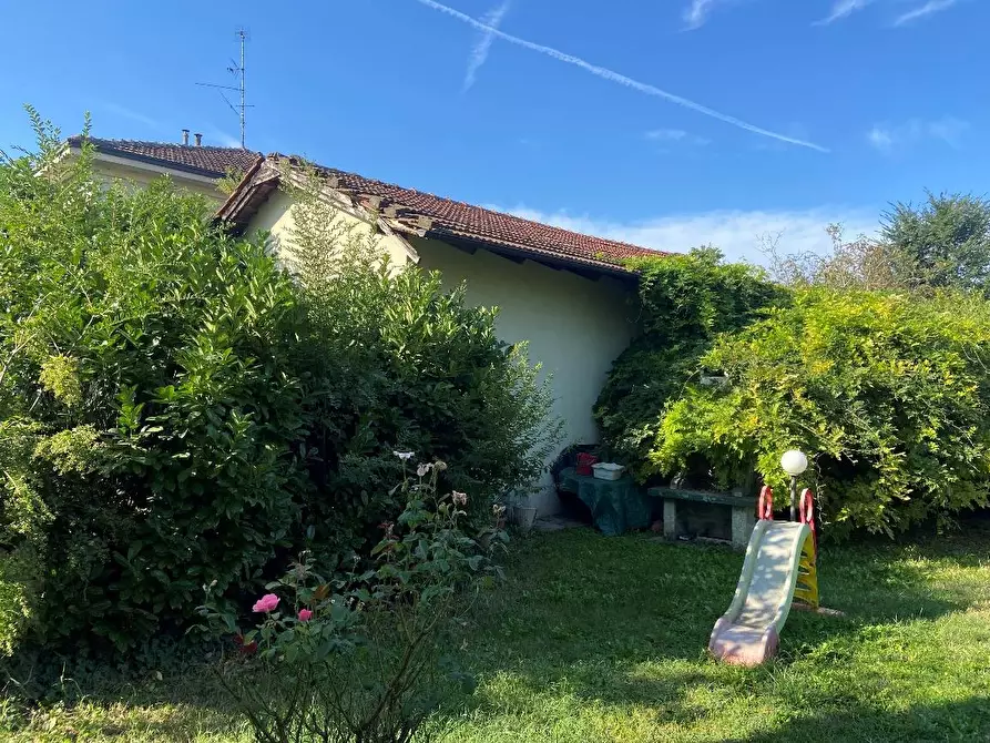 Immagine 3 di Villa in vendita  a Sale