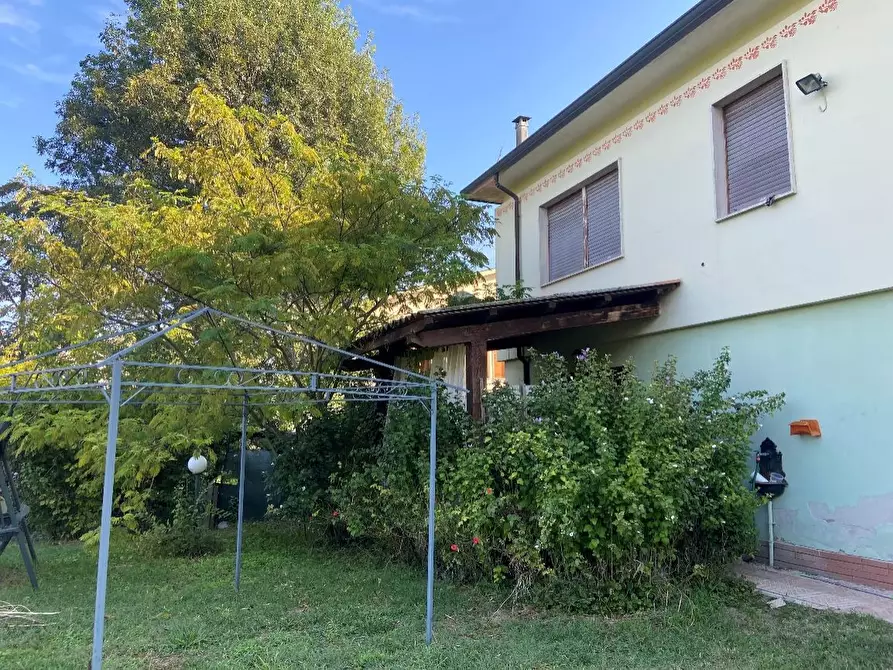 Immagine 5 di Villa in vendita  a Sale