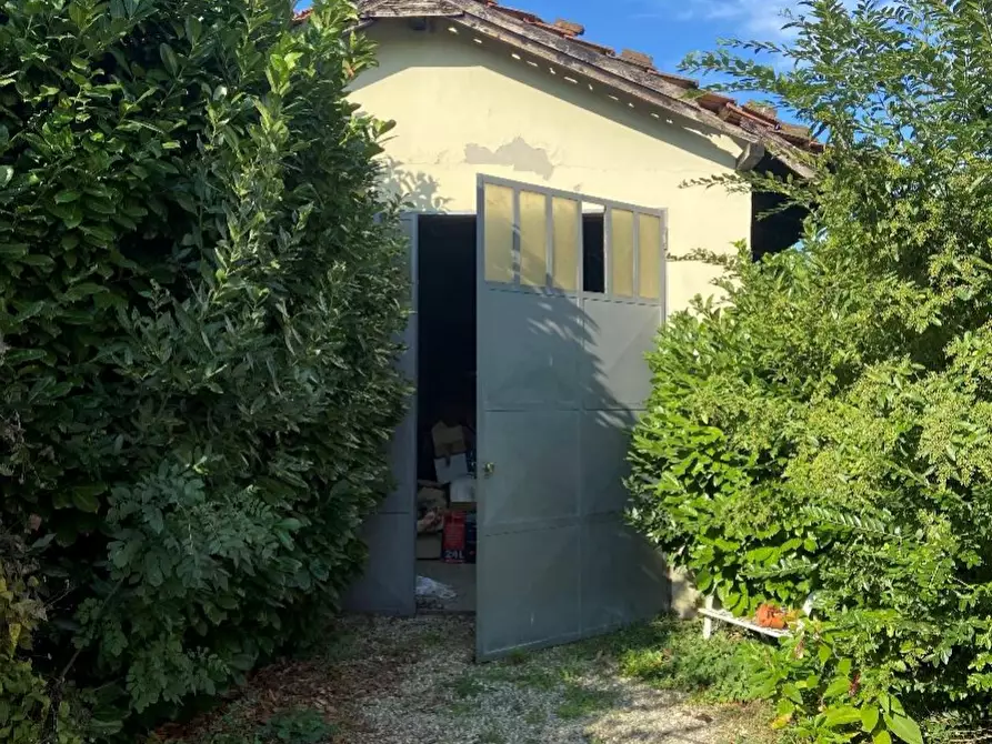 Immagine 4 di Villa in vendita  a Sale