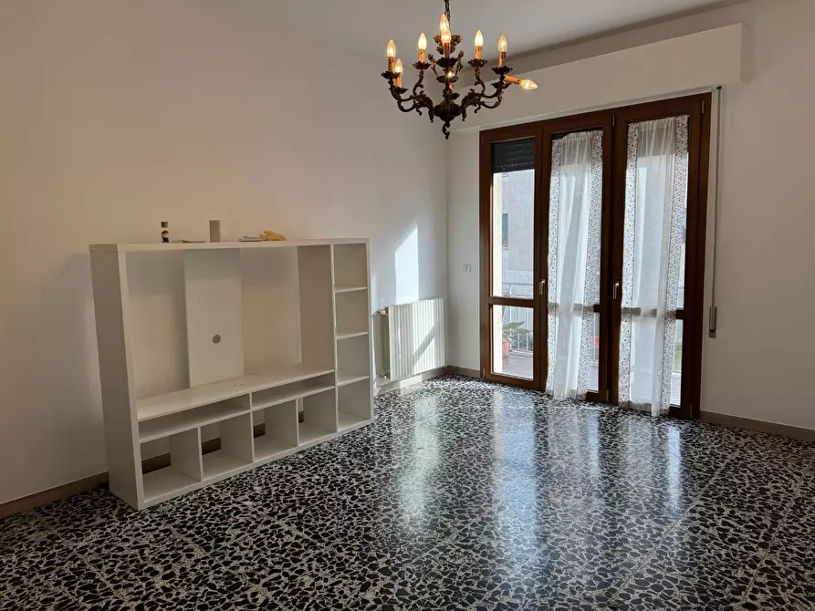 Immagine 1 di Appartamento in vendita  a Lucca