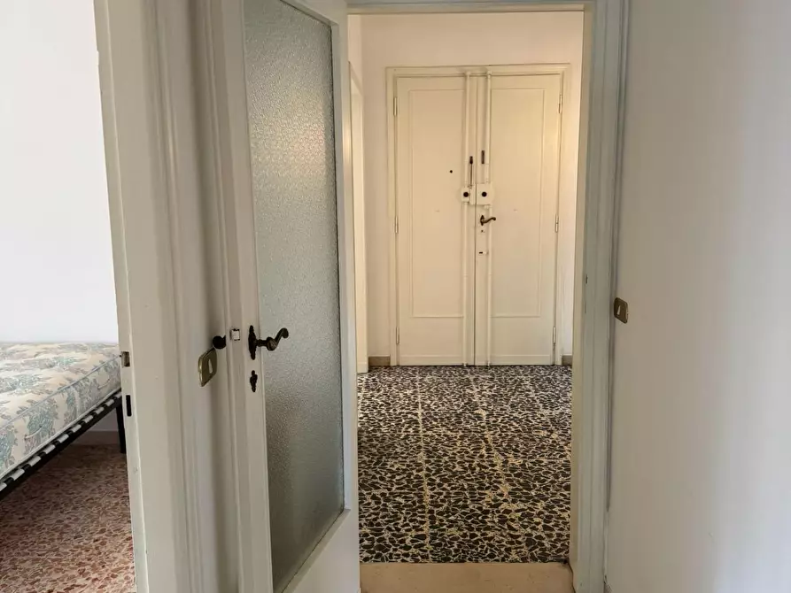 Immagine 7 di Appartamento in vendita  a Lucca