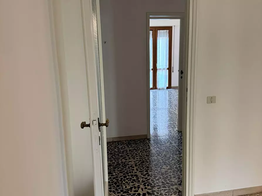 Immagine 13 di Appartamento in vendita  a Lucca