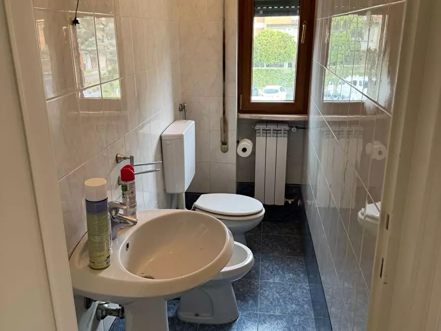 Immagine 15 di Appartamento in vendita  a Lucca