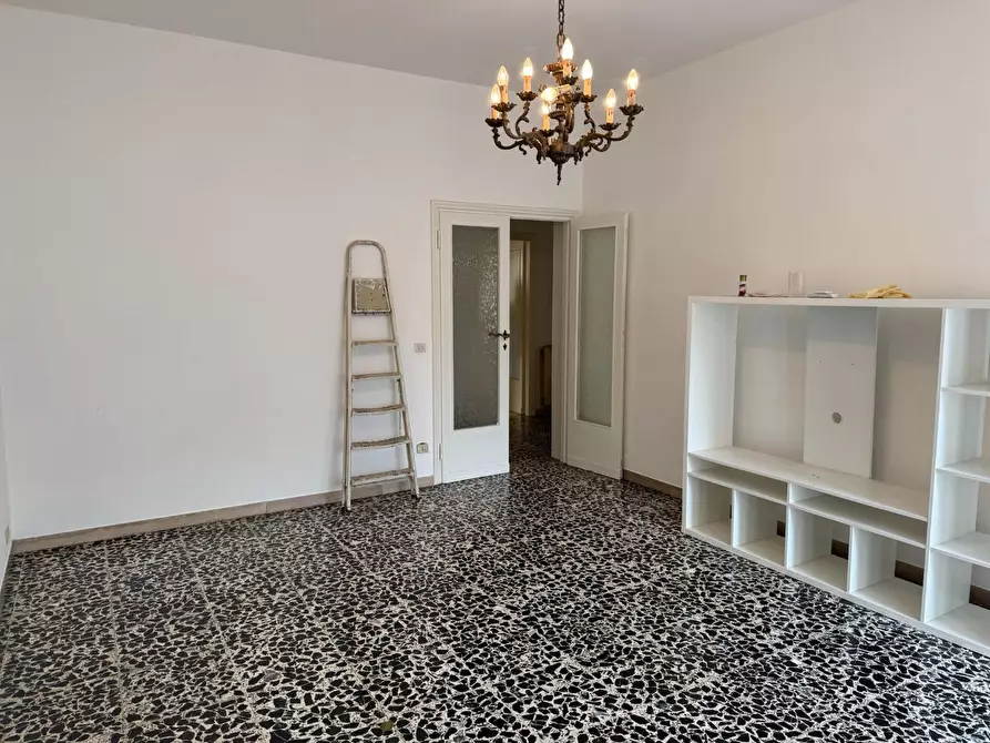 Immagine 3 di Appartamento in vendita  a Lucca