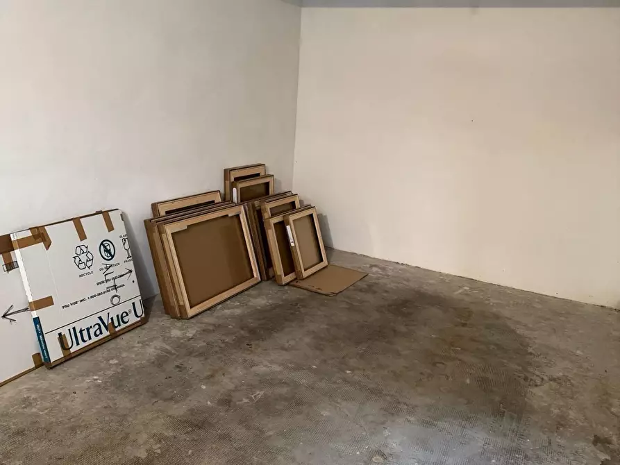 Immagine 18 di Appartamento in vendita  a Lucca