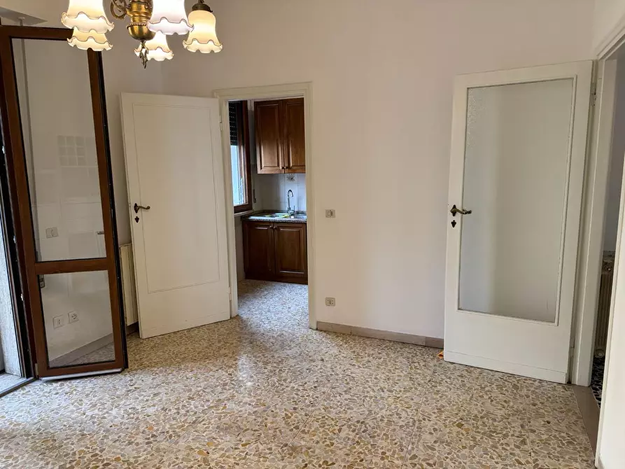 Immagine 2 di Appartamento in vendita  a Lucca