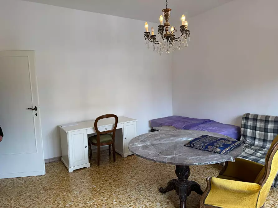 Immagine 11 di Appartamento in vendita  a Lucca