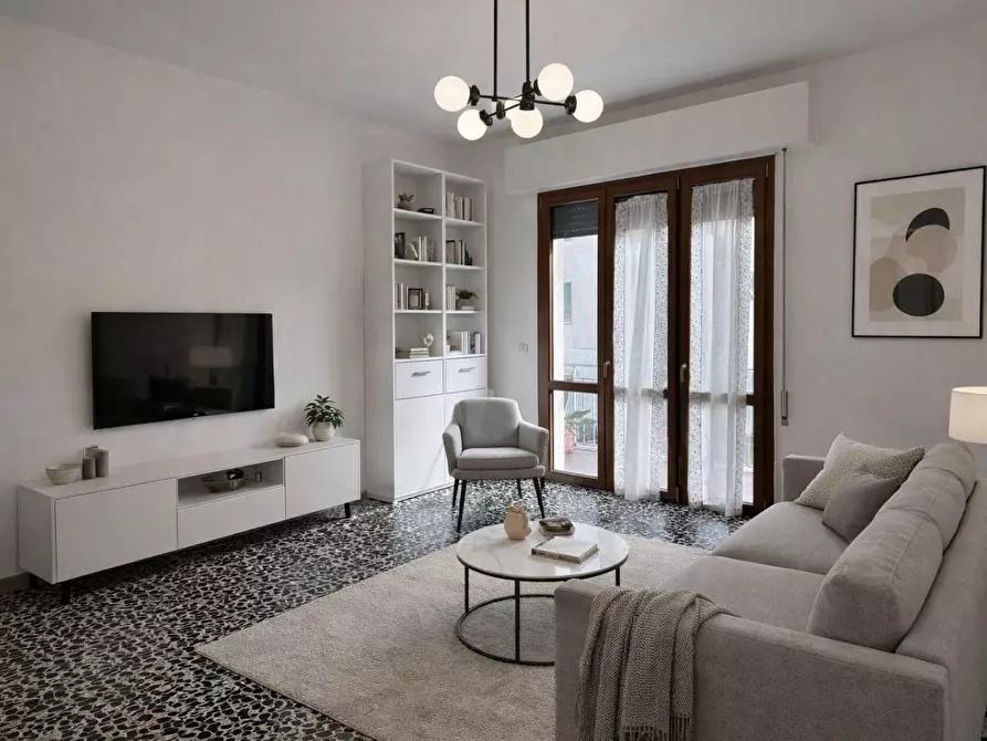 Immagine 20 di Appartamento in vendita  a Lucca