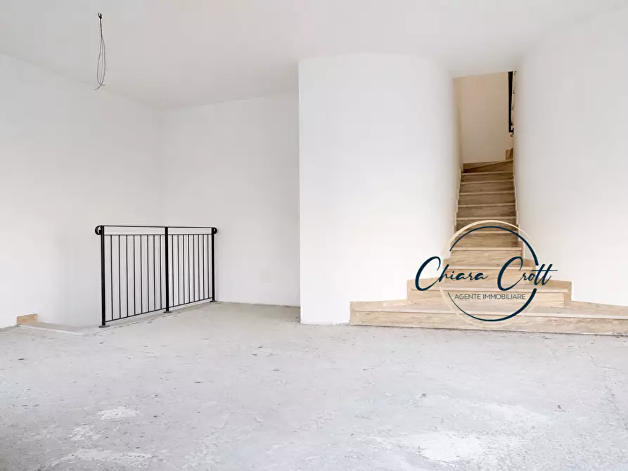 Immagine 4 di Villa in vendita  a Livorno