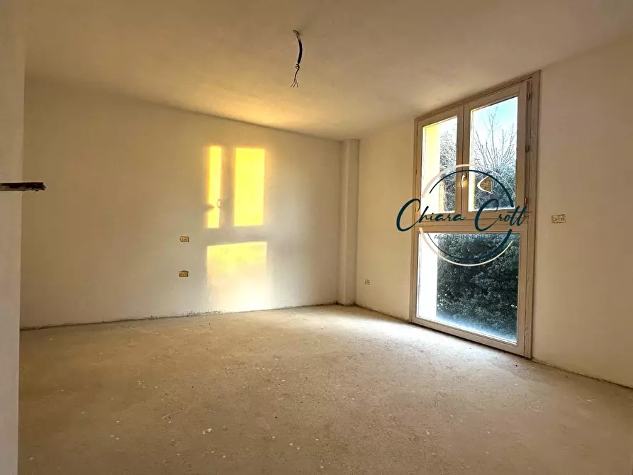 Immagine 10 di Villa in vendita  a Livorno