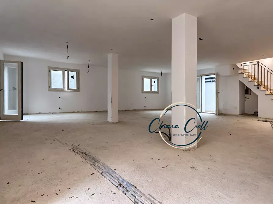 Immagine 16 di Villa in vendita  a Livorno