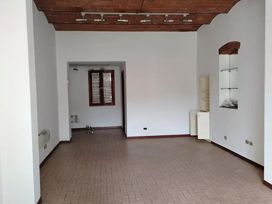 Immagine 2 di Locale commerciale in affitto  a Poggibonsi