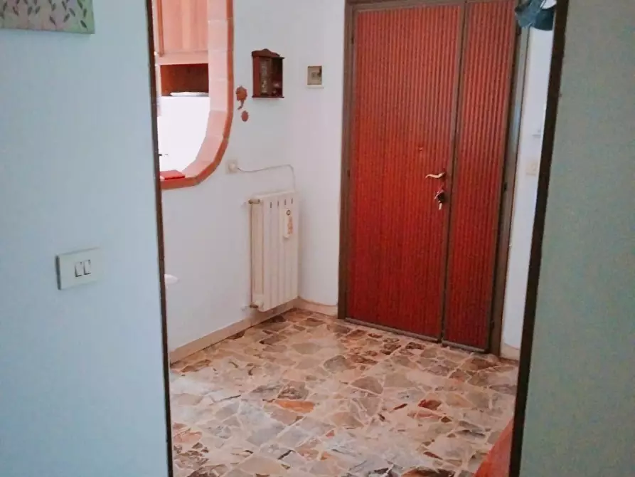 Immagine 2 di Appartamento in vendita  a Massa