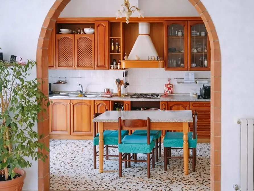 Immagine 1 di Appartamento in vendita  a Massa