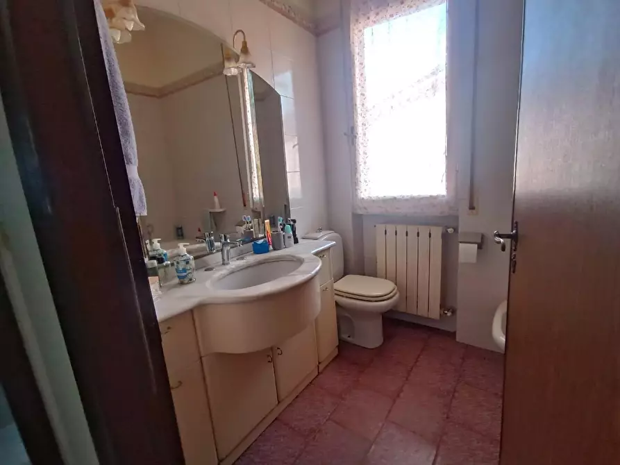 Immagine 21 di Appartamento in vendita  a Massa