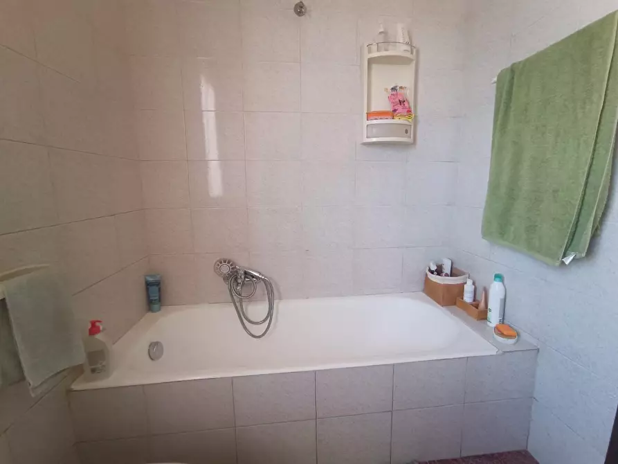 Immagine 24 di Appartamento in vendita  a Massa