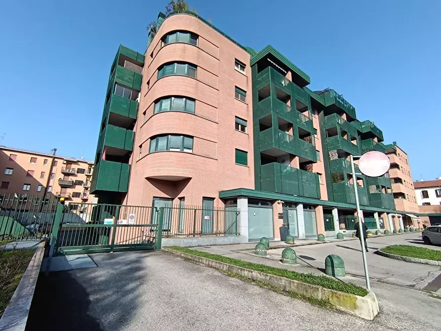 Immagine 1 di Garage in vendita  a Monza