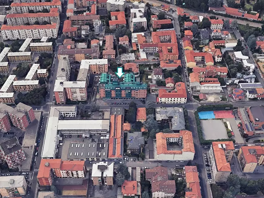 Immagine 3 di Garage in vendita  a Monza