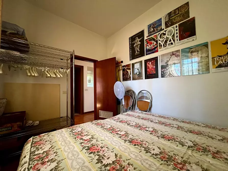 Immagine 10 di Appartamento in vendita  a Massa