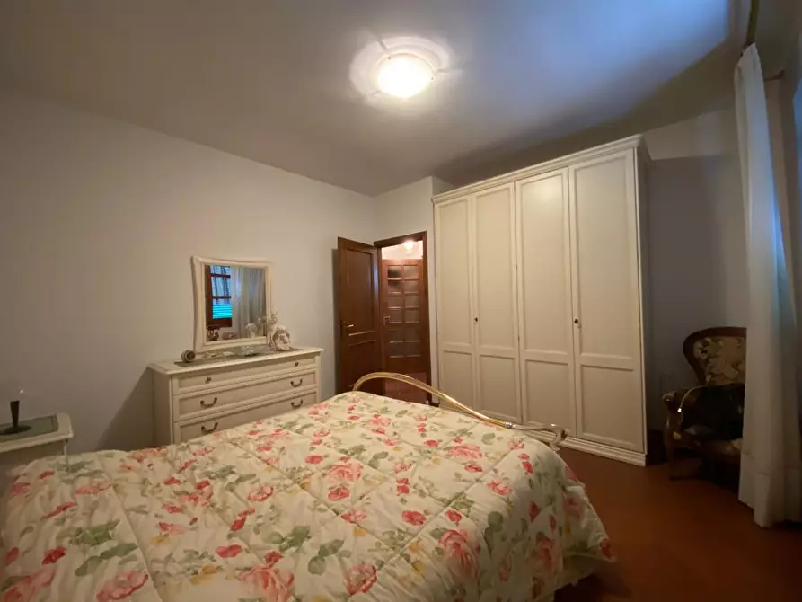 Immagine 11 di Casa bifamiliare in vendita  a Carmignano