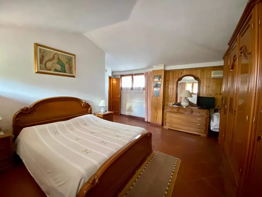 Immagine 19 di Casa bifamiliare in vendita  a Carmignano