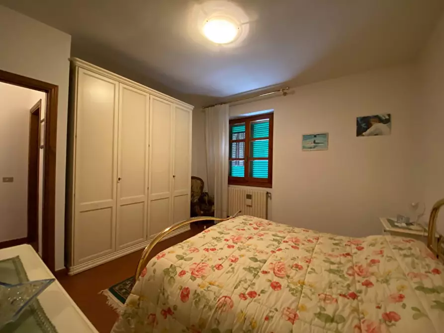 Immagine 12 di Casa bifamiliare in vendita  a Carmignano