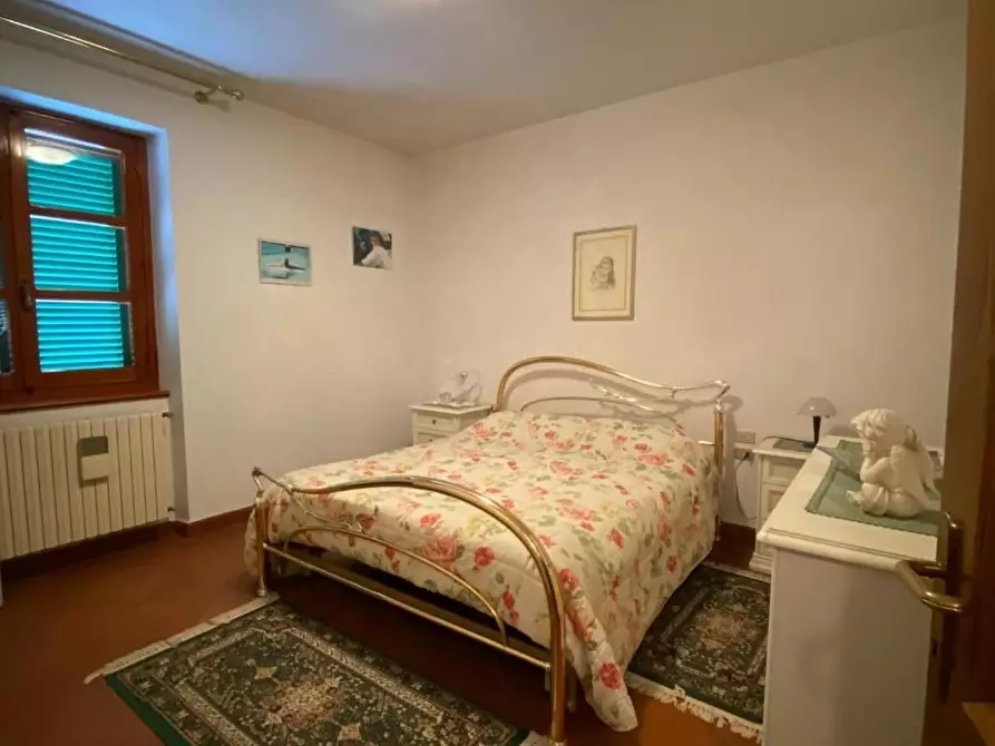 Immagine 10 di Casa bifamiliare in vendita  a Carmignano