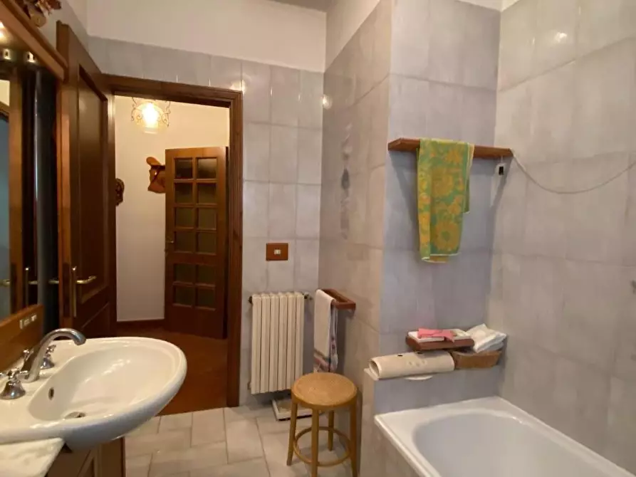 Immagine 17 di Casa bifamiliare in vendita  a Carmignano