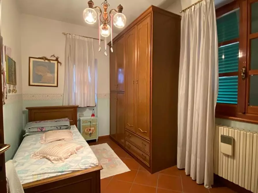 Immagine 13 di Casa bifamiliare in vendita  a Carmignano