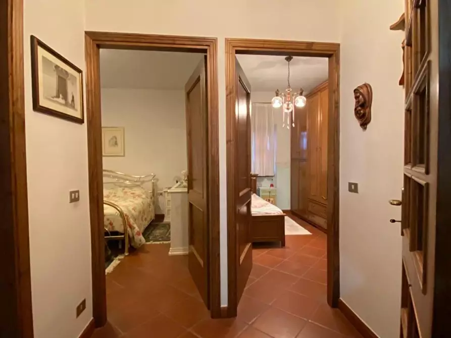 Immagine 9 di Casa bifamiliare in vendita  a Carmignano