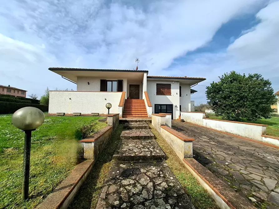 Immagine 1 di Villa in vendita  a Santa Croce Sull'arno