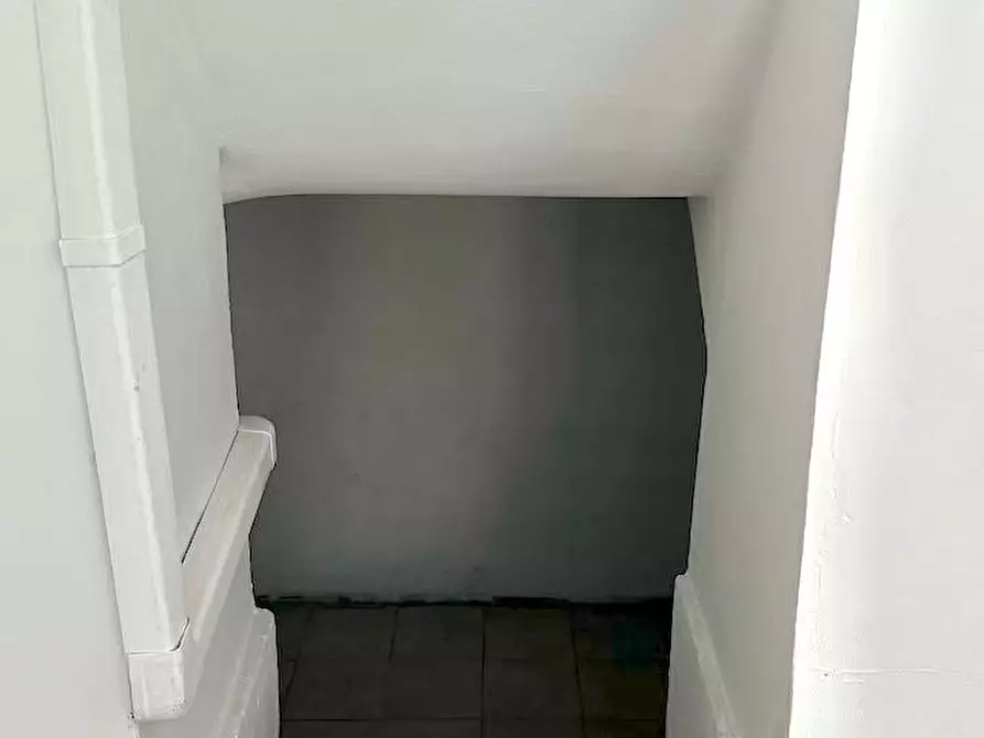 Immagine 7 di Locale commerciale in affitto  a Massa