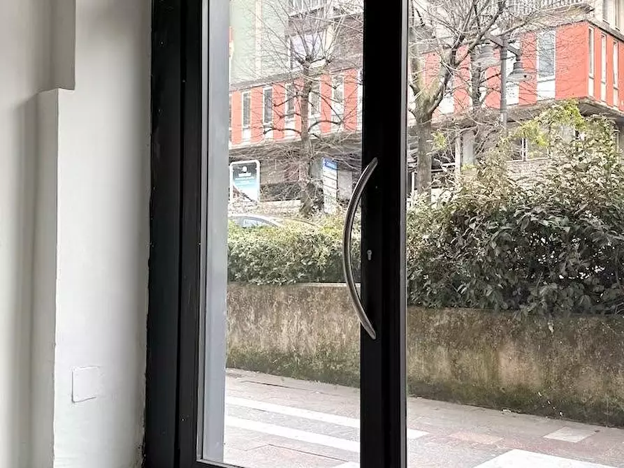 Immagine 17 di Locale commerciale in affitto  a Massa