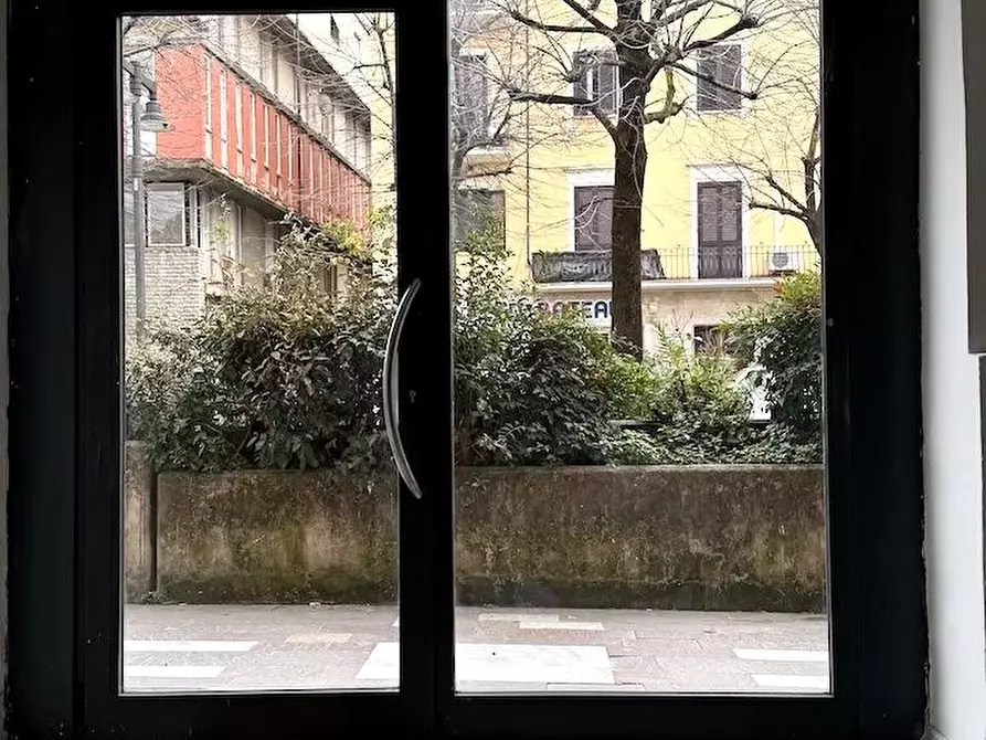 Immagine 16 di Locale commerciale in affitto  a Massa