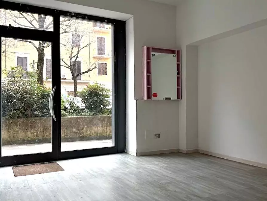 Immagine 4 di Locale commerciale in affitto  a Massa