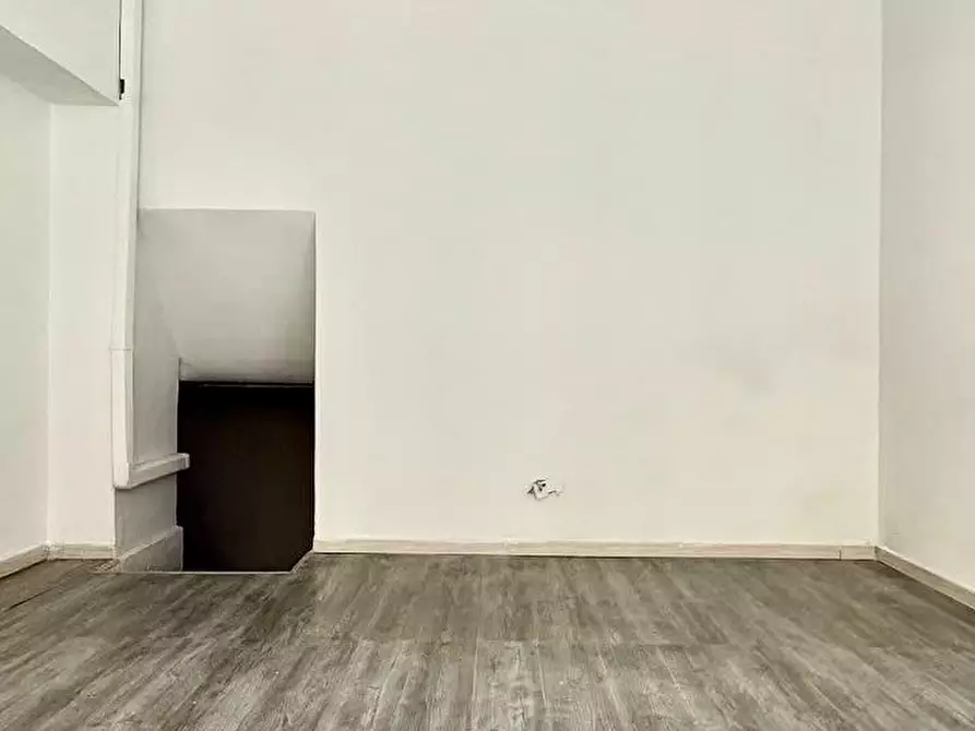 Immagine 6 di Locale commerciale in affitto  a Massa