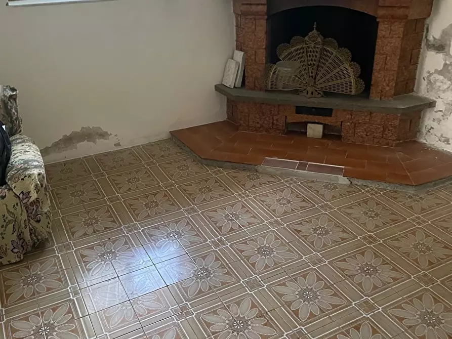 Immagine 49 di Porzione di casa in vendita  a Carrara