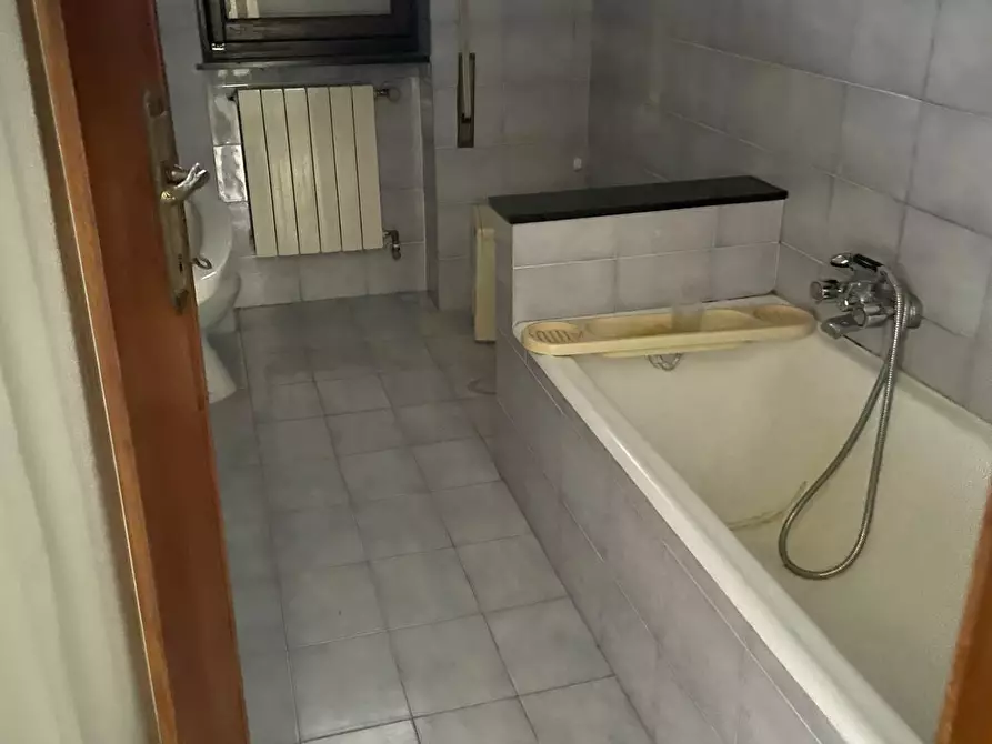Immagine 51 di Porzione di casa in vendita  a Carrara