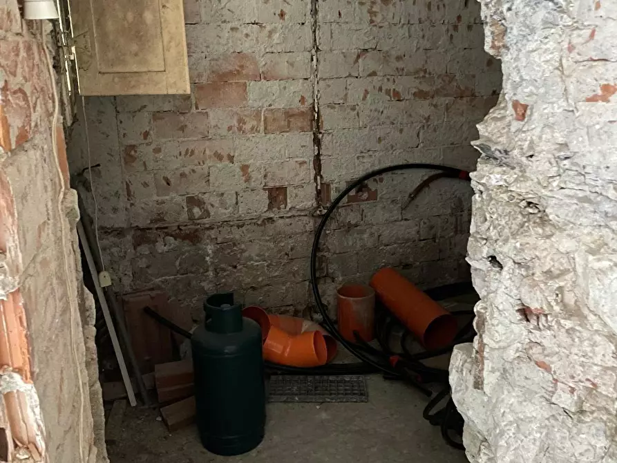 Immagine 46 di Porzione di casa in vendita  a Carrara