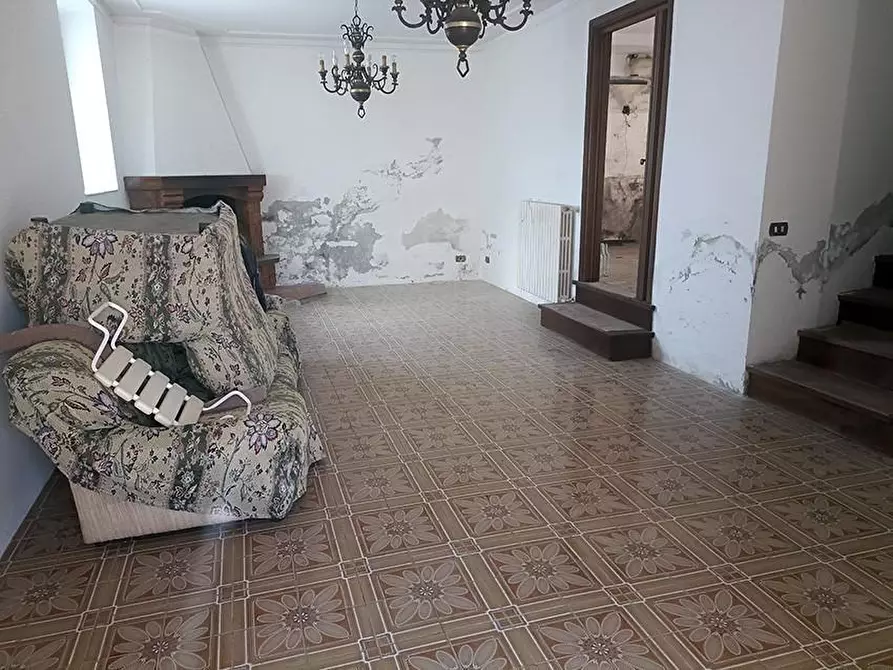 Immagine 2 di Porzione di casa in vendita  a Carrara