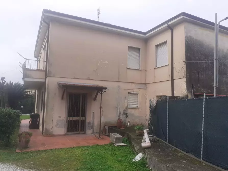 Immagine 42 di Porzione di casa in vendita  a Carrara